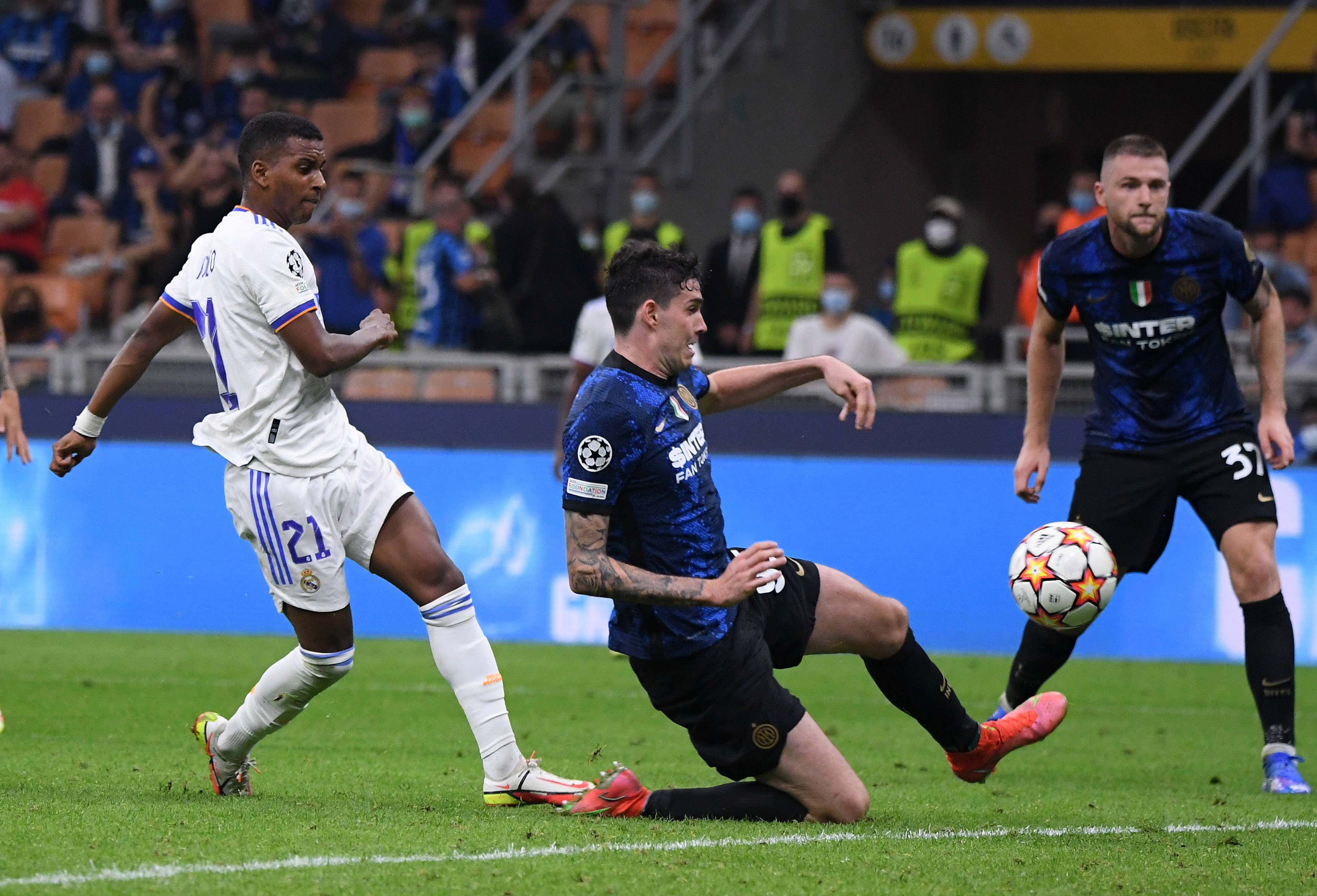 两例共同指 两例共同指